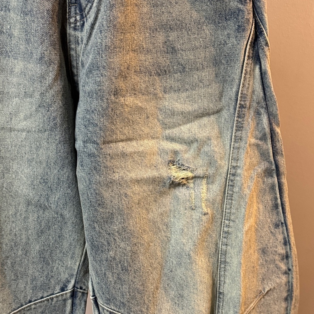 Whoowap wide leg distressed light wash Jeans in Light Blue NWT 26 - Picture 4 of 15